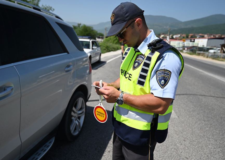 1 322 kundërvajtje në trafik për dy ditë  32 persona të arrestuar  Policia ka sekuestruar 13 automjete