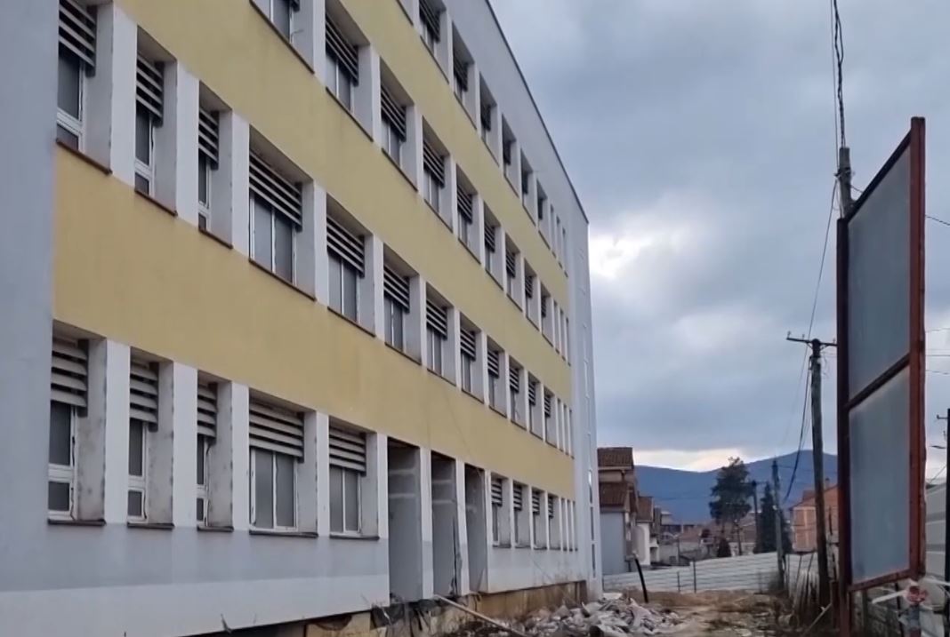 Spital i ri në Kërçovë  por jo në objektin 40 vjeçar  Qytetarët skeptikë pas dekadash premtimesh