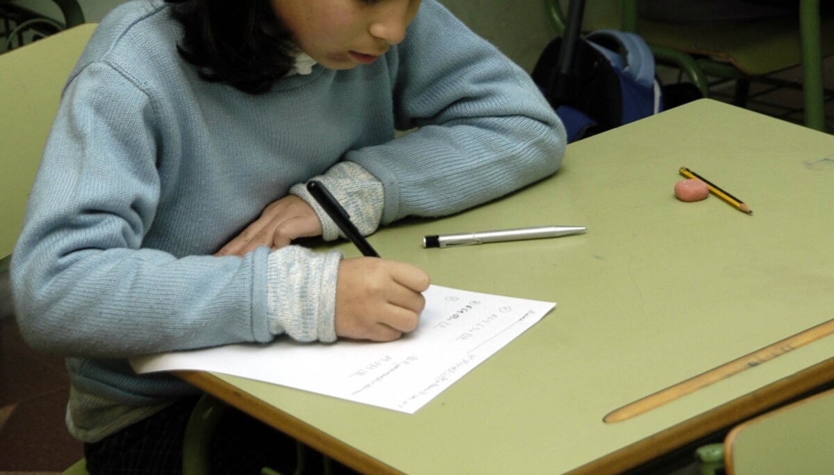 me-pak-ekran-me-shume-mesim-pse-shkollat-ne-norvegji-po-rikthehen-te-libri-dhe-lapsi