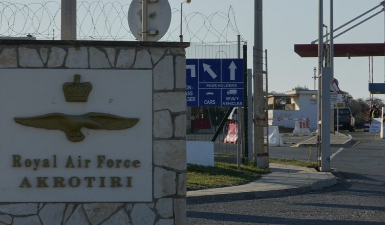 Irani mesazh Qipros  Nuk jeni në rrezik  për sa kohë që bazat britanike nuk përdoren kundër nesh