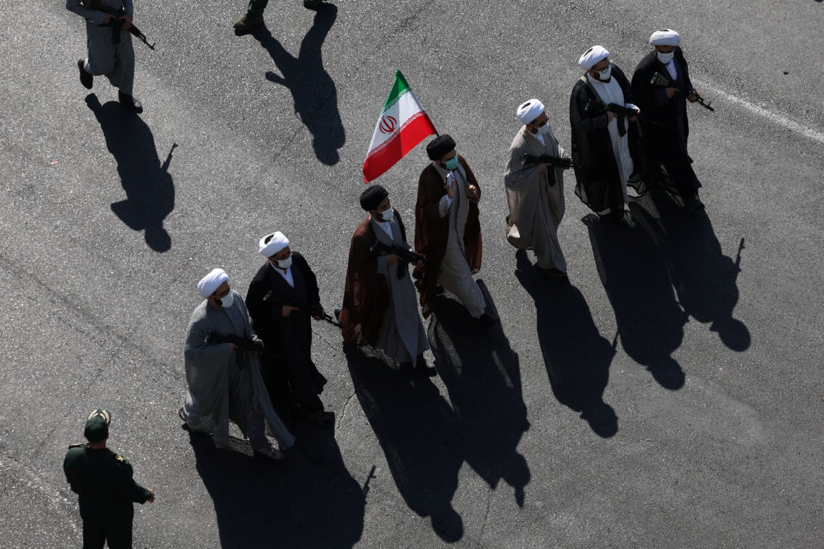 Tubim masiv në Iran  qindra mijëra qytetarë shprehin gatishmërinë për luftë