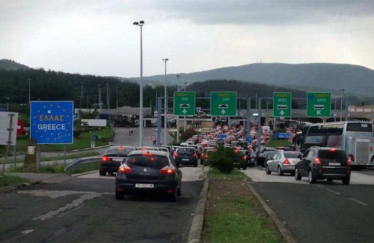 LAMM  15 deri në 30 minuta pritje në  Bogorodicë   për të dalë nga vendi