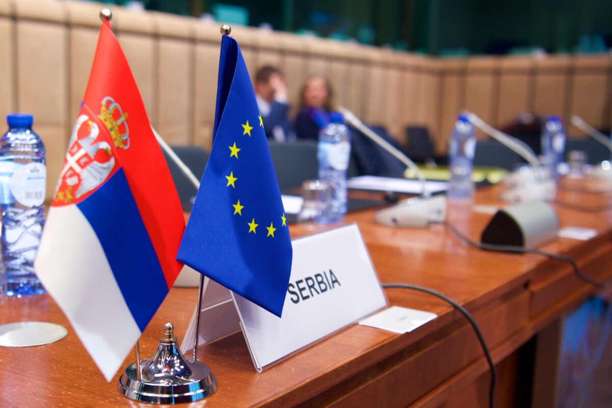 Varrimi i Mlladiqit përplas BE në me Serbinë  Von der Leyen dhe Costa  Pamjet janë tronditëse