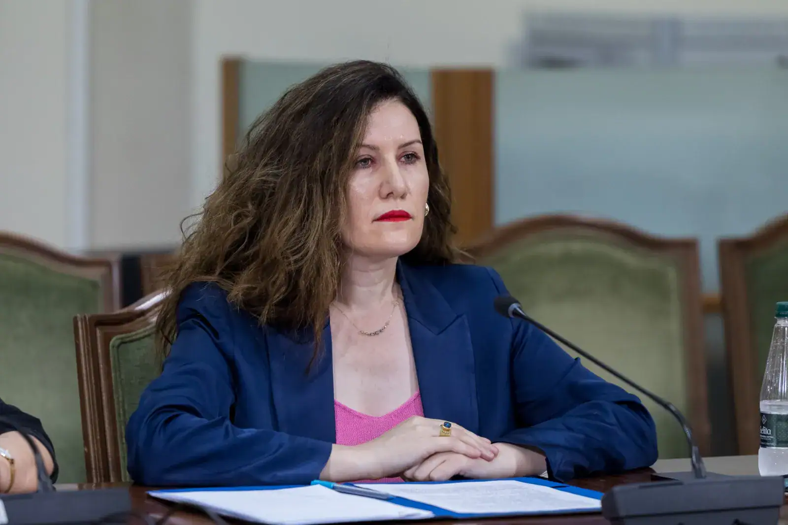 Drejtoresha e SHISH it Vlora Hyseni pezullohet nga detyra  i caktohet masa e arrestit shtëpiak