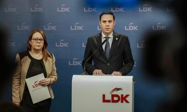 Hykmete Bajrami ia kthen Abdixhikut  Humbës i trefishtë i zgjedhjeve  je i fundit që mund të flasësh për parime