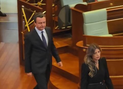 Albulena Haxhiu sërish zgjidhet kryetare e Kuvendit të Kosovës