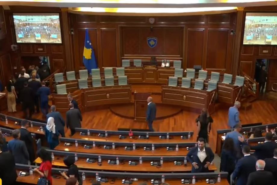 Shtyhet sërish seanca konstituive e Kuvendit të Kosovës  s ka dakordim për votimin e nënkryetarëve