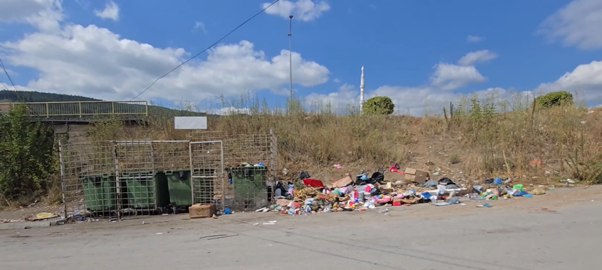 Kamionët kanë defekt  në Kërçovë kontejnerët dy javë pa u pastruar