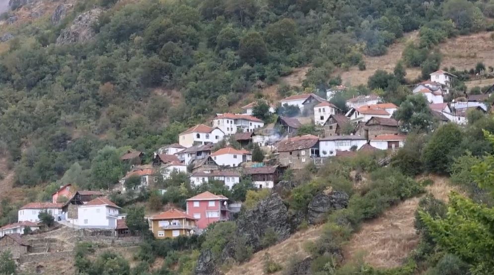 Novosella e Bogovinës drejt zbrazjes  Mungesa e investimeve dhe rrugët e shkatërruara po i largojnë banorët