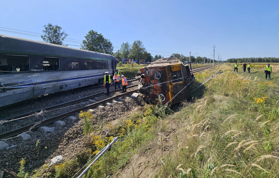 poloni-treni-perplaset-me-betonieren-1-i-vdekur-dhe-20-te-plagosur