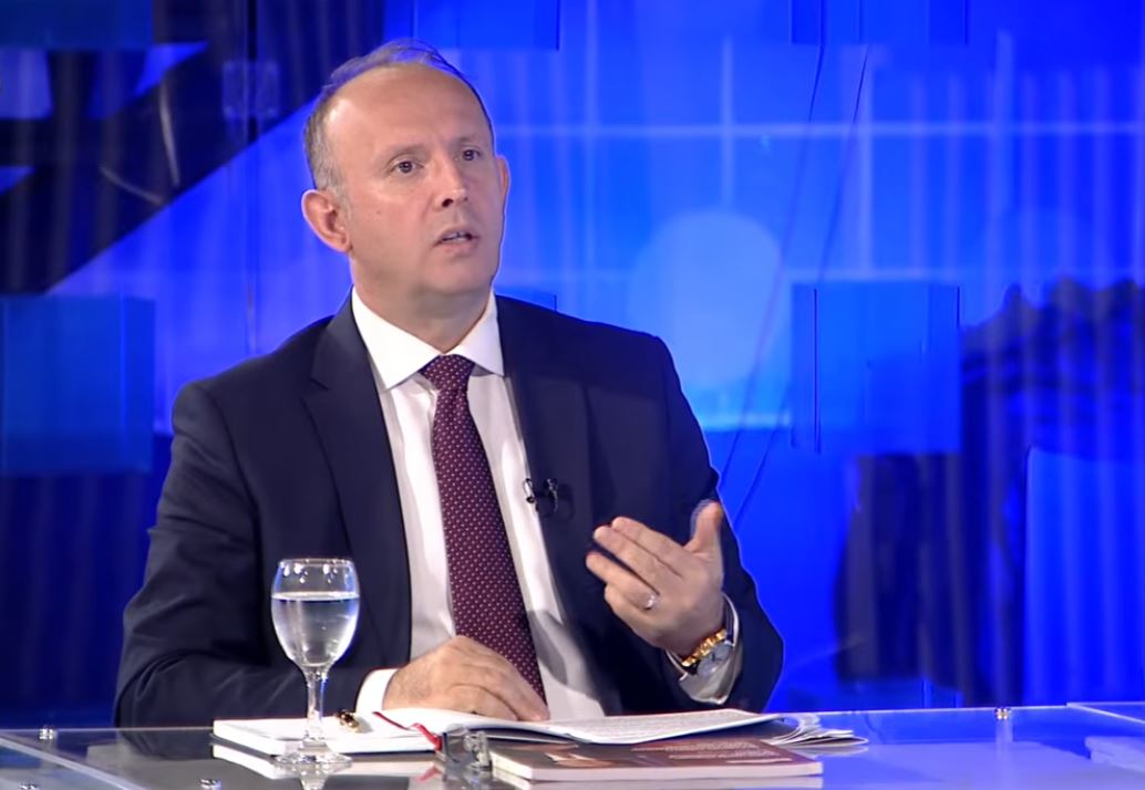 Ndryshimet kushtetuese  Gashi  Po zhvillojmë bisedime në nivelet më të larta të mundshme  të shpresojmë për rezultat pozitiv