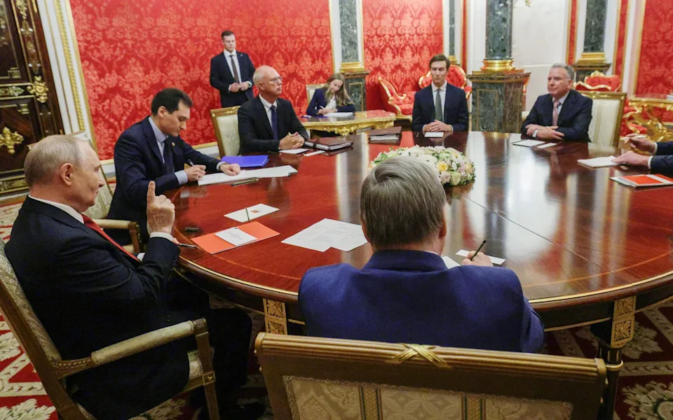 Tre orë bisedime me Putinin  Witkoff dhe Kushner vazhdojnë misionin në Kiev  në kërkim të marrëveshjes së paqes