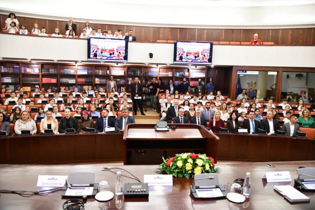 Demokracia mësohet që në moshë të hershme  nxënësit mësuan për rolin e tyre në shoqëri