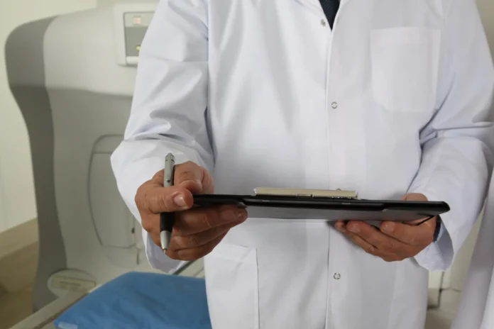 doctor-g588df062d_1920