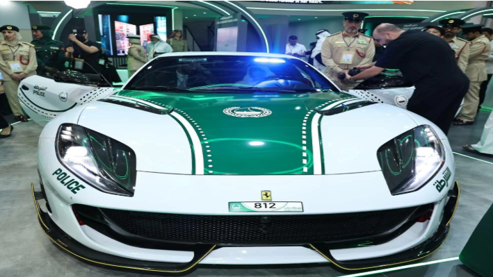 800 kuaj fuqi dhe 345 km h  policia e Dubait prezanton Ferrarin e ri