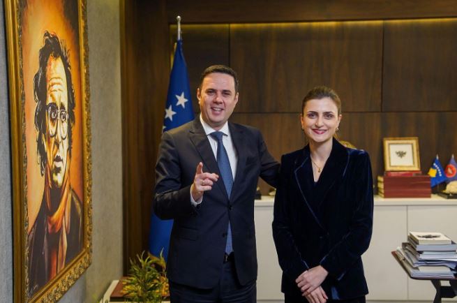 Ymeri  Në videot propagandistike të Vetëvendosjes do të shihni edhe Abdixhikun duke sulmuar deputetët e tij