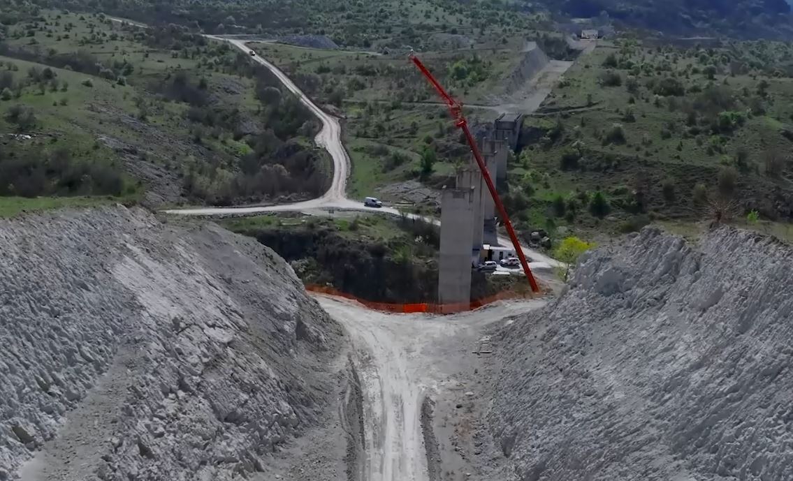 Vazhdojnë punimet për Korridorin 8  lidhja mes Adriatikut dhe Detit të Zi
