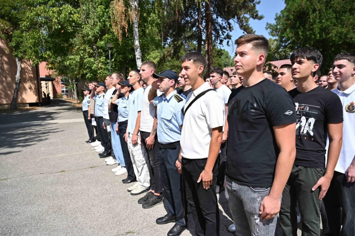 Pas 30 vitesh  rikthehet Shkolla e Mesme e Policisë  7 maji   Toshkovski  Sjellja dhe gjatësia  kriteret që lanë jashtë disa kandidatë