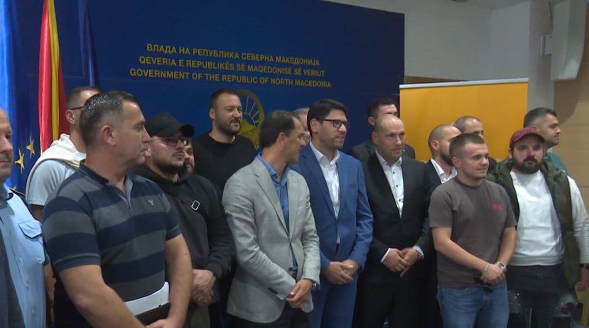 Thirrjet nacionaliste në stadiume  Ministria e Bashkësive nis iniciativë me tifo grupet për t i ndalur