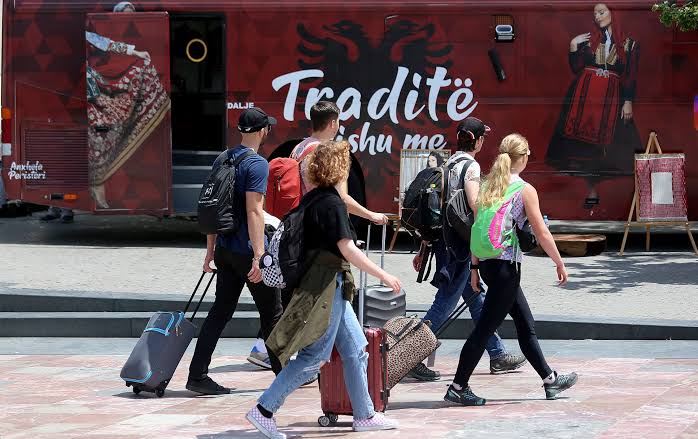 shqiperine-ne-8-muajt-e-fundit-e-vizituan-9-4-milione-turiste