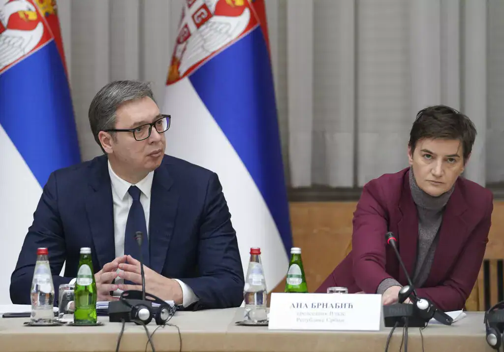 Vuçiqi ia dorëzoi Ana Brnabiqit detyrën e presidentit