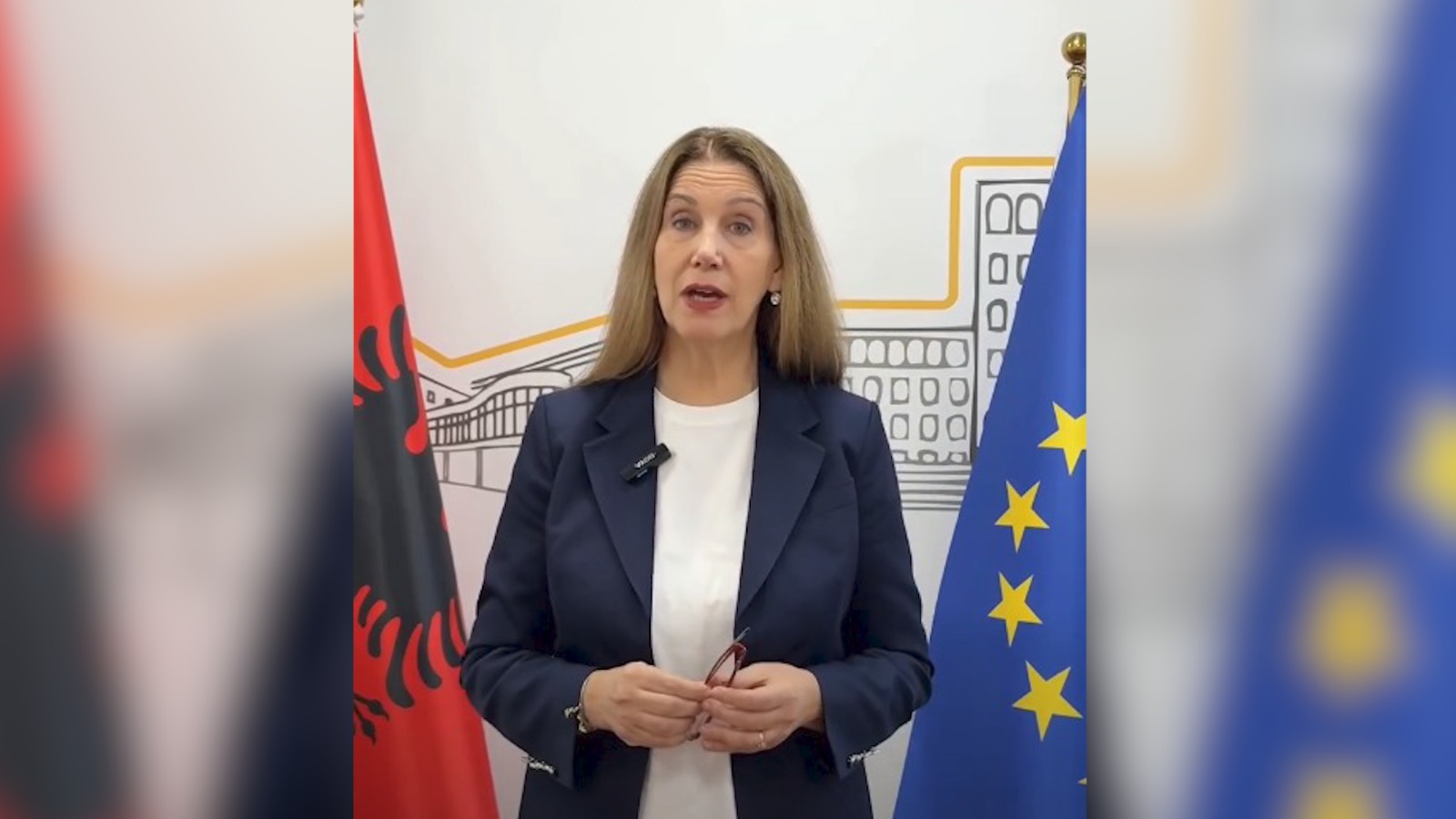 Ministrja e Arsimit në Shqipëri  Jemi gati për dialog me studentët  Shkollat funksionojnë normalisht