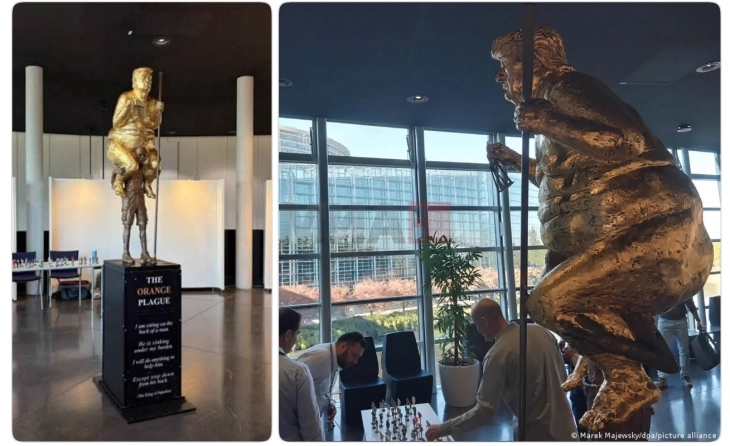 Statuja e  Trumpit të zhveshur  ekspozohet në Parlamentin Evropian