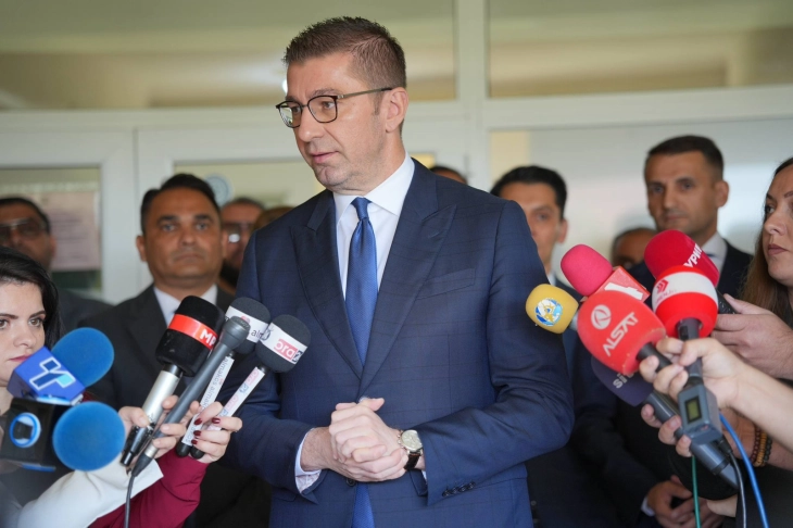 Mickoski  BE ja e ka kuptuar se disa vende e keqpërdorin anëtarësimin  prandaj vjen propozimi që të mos ketë veto në fillim të negociatave me kandidatët