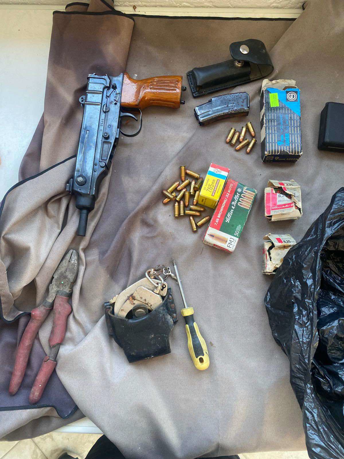 Arrestohet 69 vjeçari në Gostivar  policia i gjeti pushkë dhe 110 fishekë