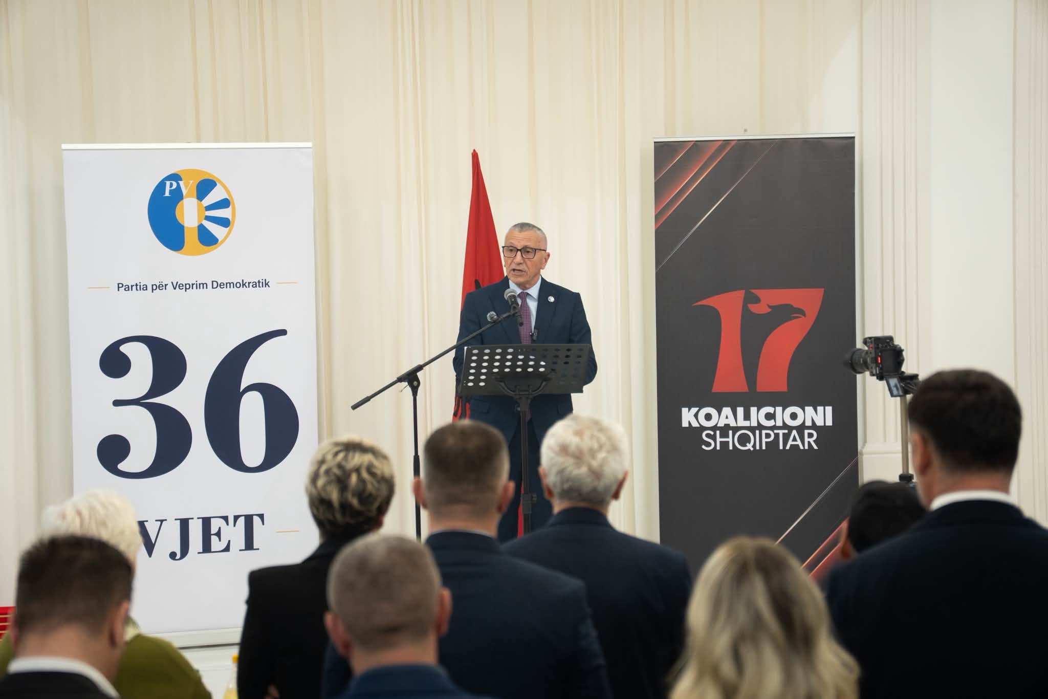 Shaip Kamberi fton shqiptarët në tubimin e Koalicionit para zgjedhjeve të 25 tetorit