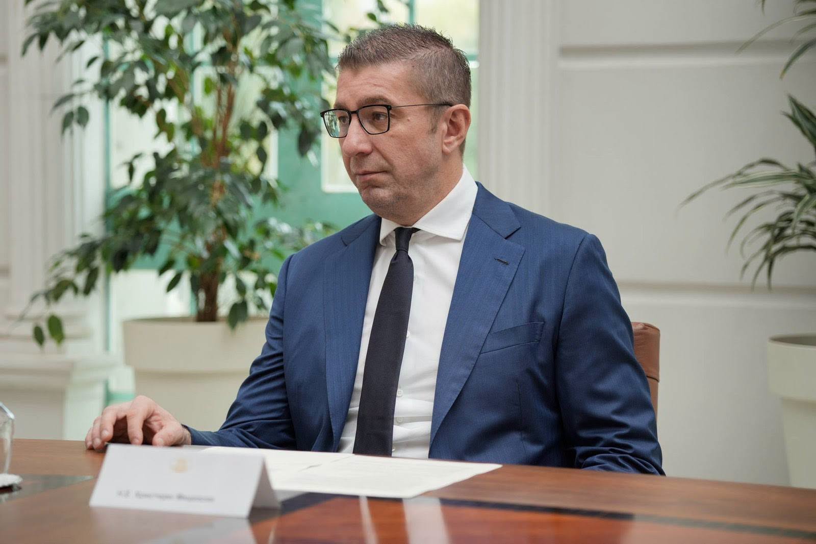  Herët a vonë  si Iva ashtu edhe babai i saj do të japin llogari    Mickoski shpreh keqardhje që autoritetet bullgare po tregojnë  muskujt  me këtë rast