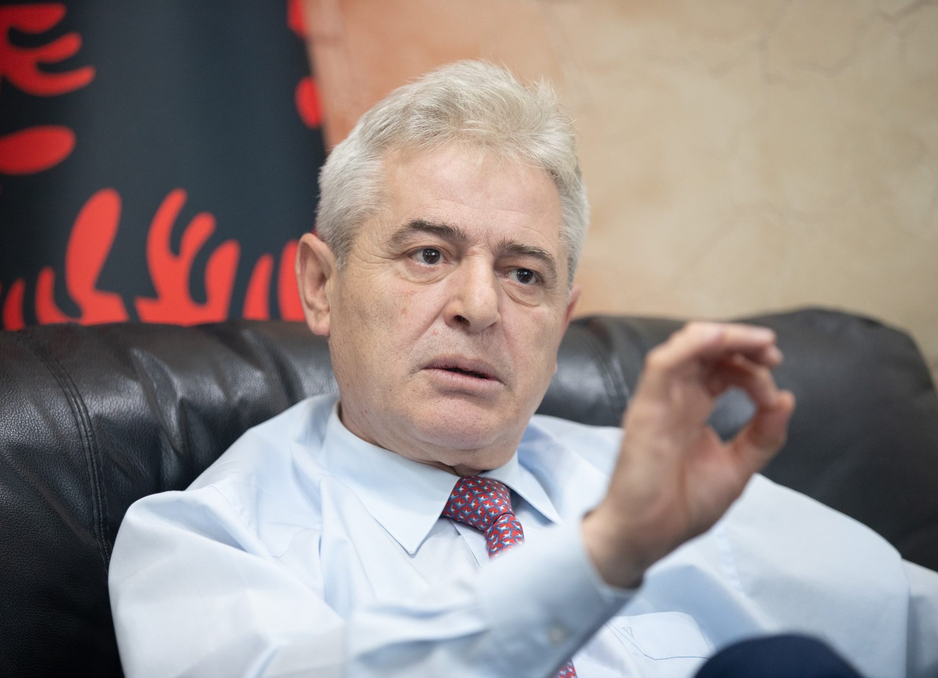 Ali Ahmeti bën thirrje për maturi dhe dialog pas protestave në Tiranë  Shqipëria është e të gjithëve
