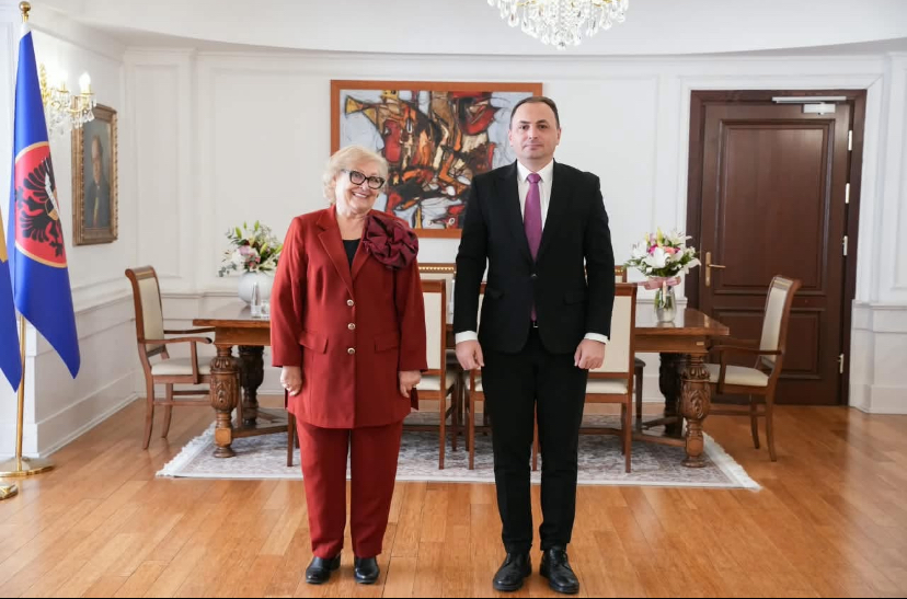 Shefi i AKI së pritet nga Presidentja Shiroka Pula  e njofton për  gjendjen e sigurisë kombëtare 