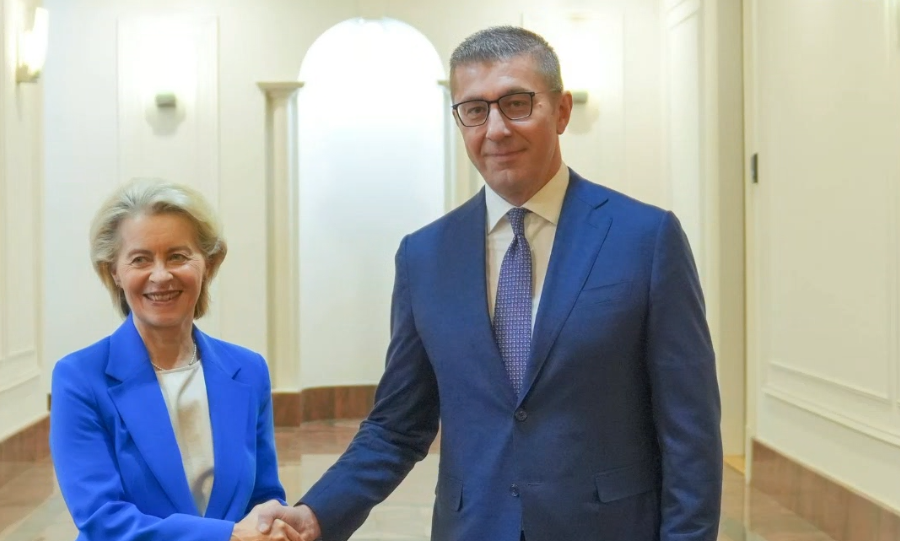 Mickoski i inkurajuar nga mesazhet e Von der Leyenit  por jo nga qëndrimi për ndryshimet kushtetuese
