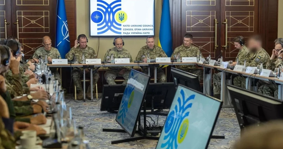Pas 8 vitesh  NATO rikthehet në Kiev  Komiteti Ushtarak viziton Ukrainën