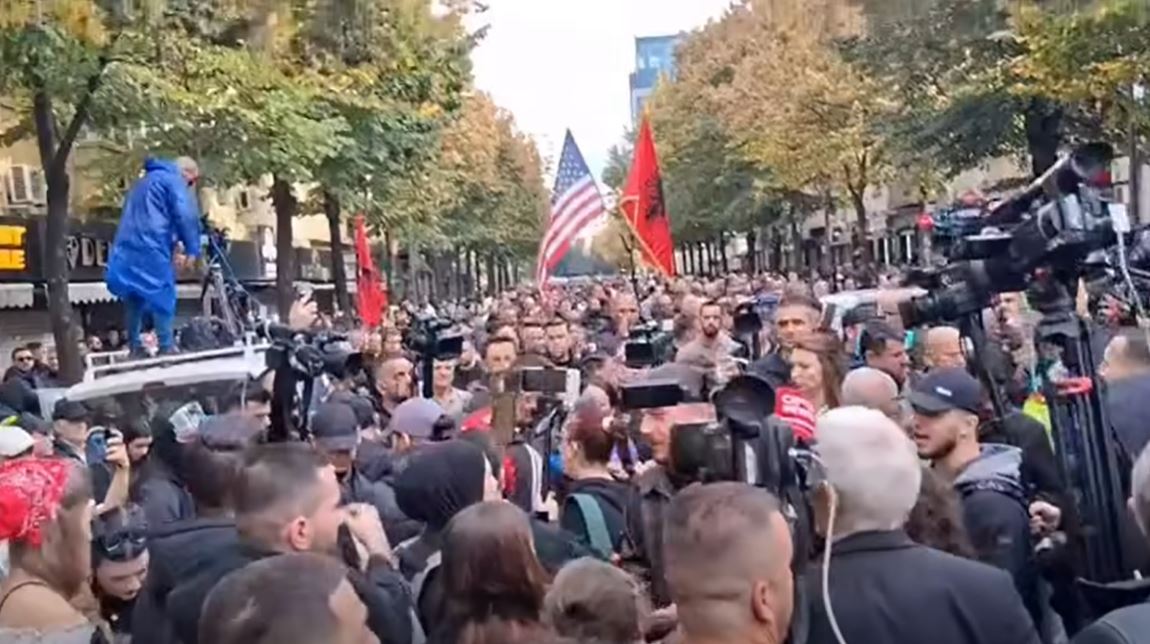 Studentët në Tiranë refuzojnë përfshirjen e PD së në protestë