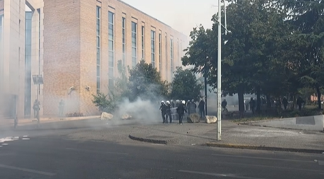 BE dënon dhunën në protesta  Bën thirrje për vetëpërmbajtje