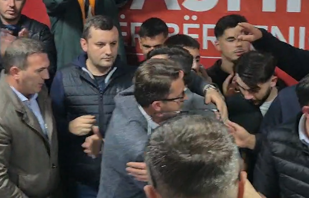 AKI ja feston në Bërvenicë  kundërkandidati i VLEN it ua uron fitoren  VIDEO