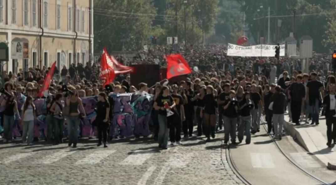 Protestat në Itali  Personat e ndaluar rrezikojnë deri në 15 vjet burg