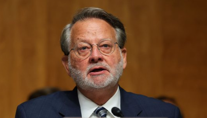 Senatori amerikan Peters reagon për protestat në Shqipëri  Ndalni agresionin ndaj protestuesve