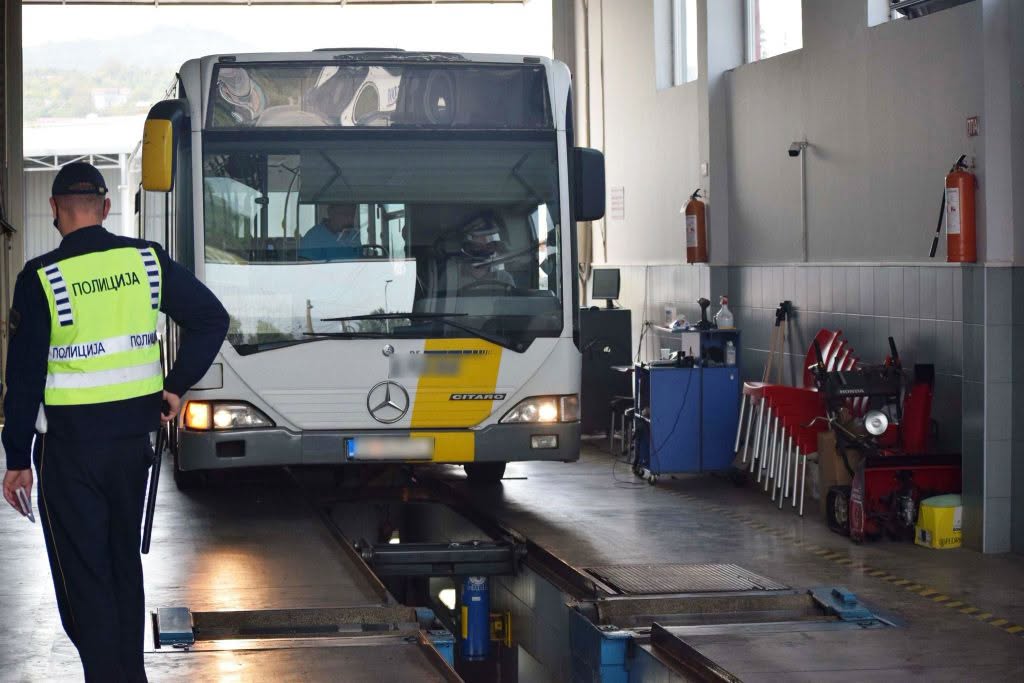 92 parregullsi në transportin publik  34 automjete nxirren nga qarkullimi