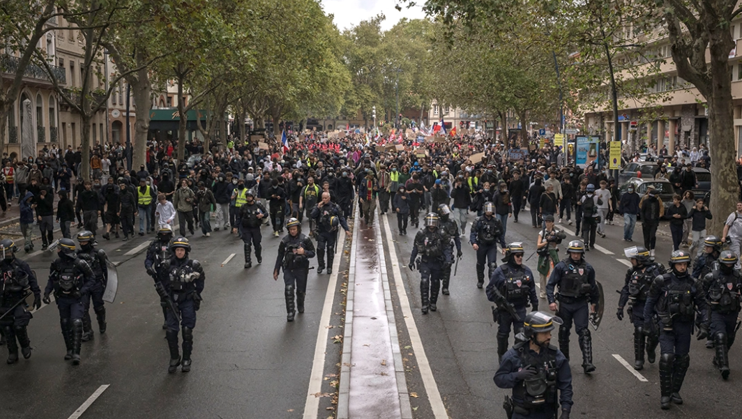 protesta-masive-ne-france-mobilizohen-70-mije-efektive-dhe-shtohen-masat-e-sigurise