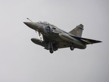 Rrëzohet një avion luftarak francez gjatë stërvitjes  një i vdekur