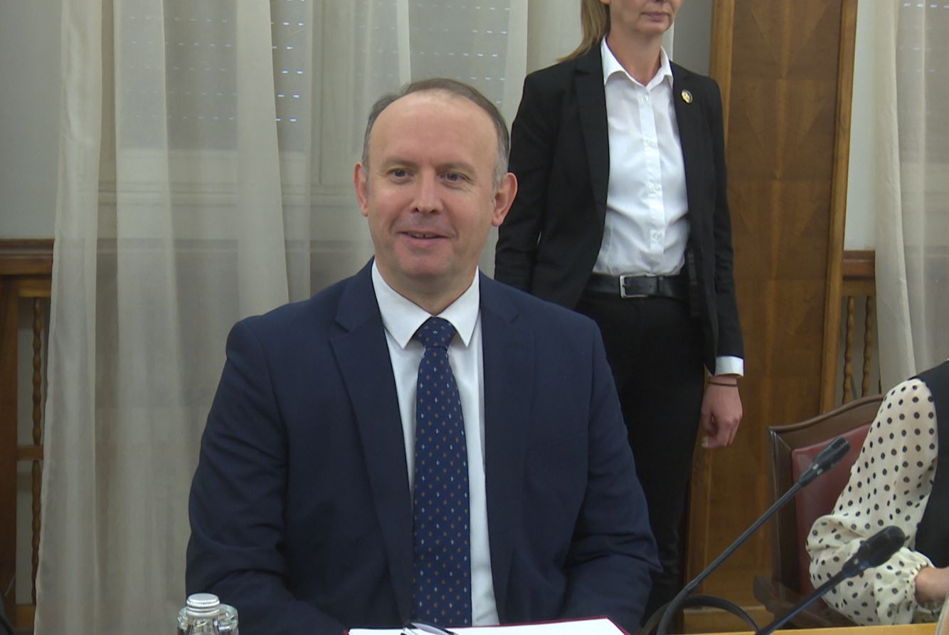 Afrim Gashi optimist për zhvillimet në Serbi dhe protestat në Shqipëri  Kërkesat e studentëve duhet të merren parasysh