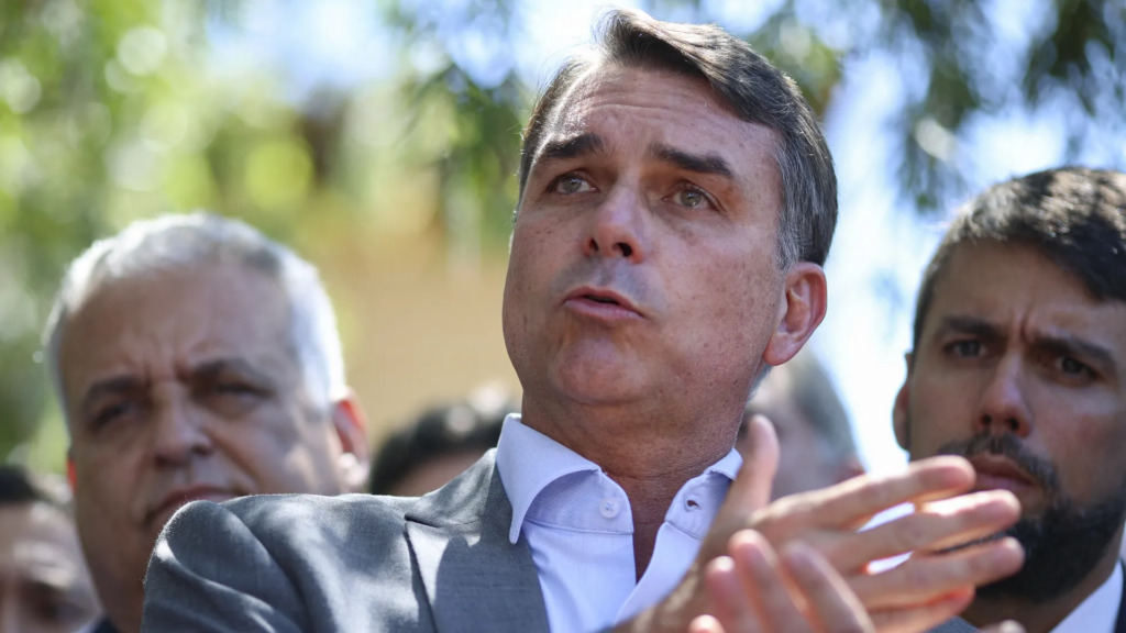 Trump  ia hap dyert  familjes Bolsonaro  pajisen me viza amerikane