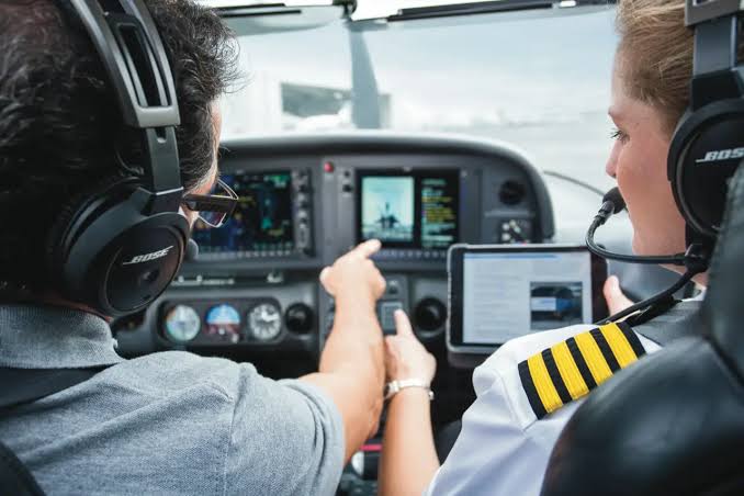 Alarm në aviacionin evropian  3 në 4 pilotë i zë gjumi gjatë fluturimit