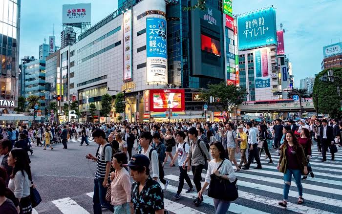 Japonia njëzetfishon tarifat e banimit për të huajt