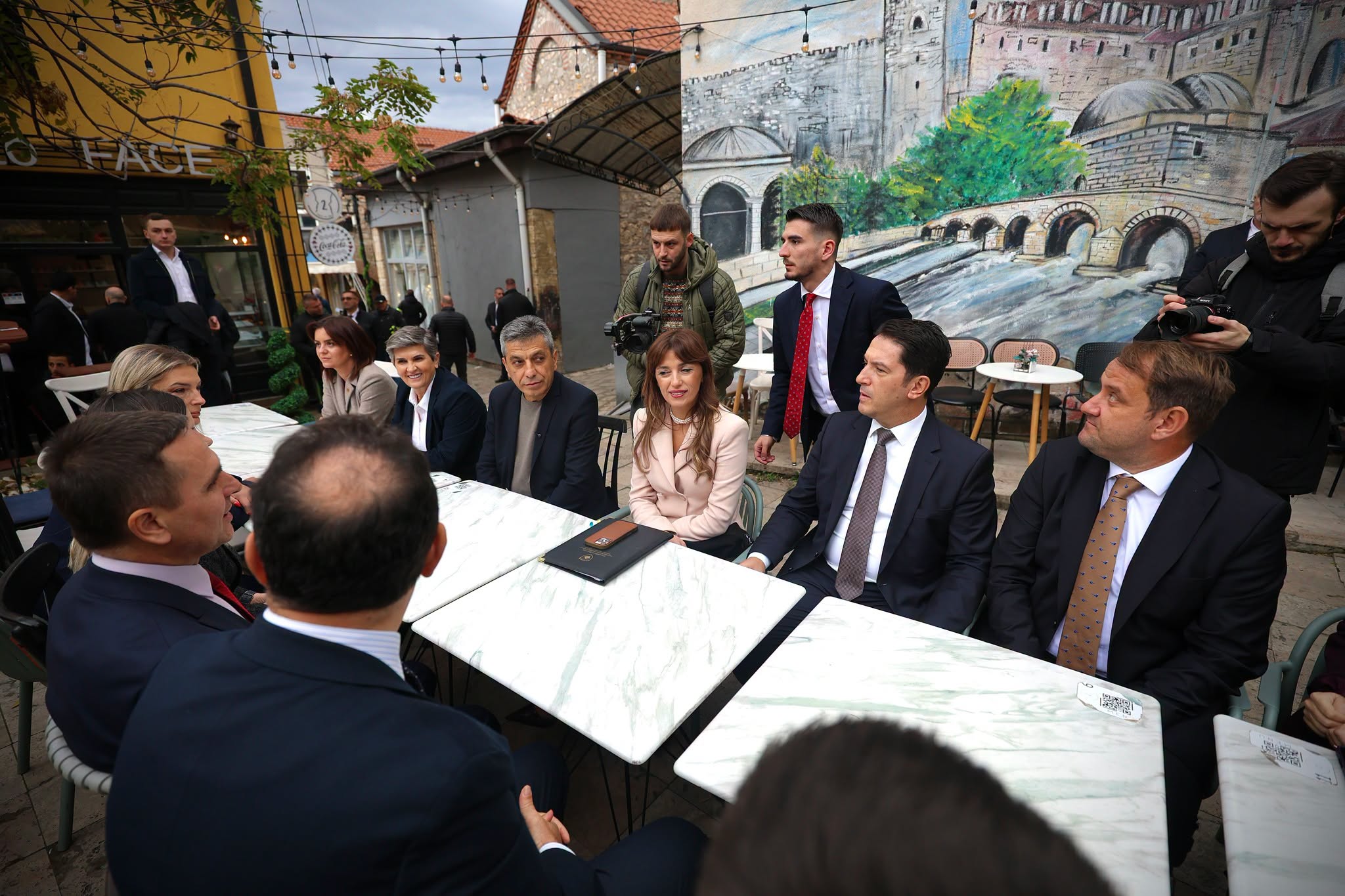Kasami dhe Mexhiti me Haxhiun në Çarshinë e Shkupit  biseda për bashkëpunimin mes Kosovës dhe Maqedonisë së Veriut